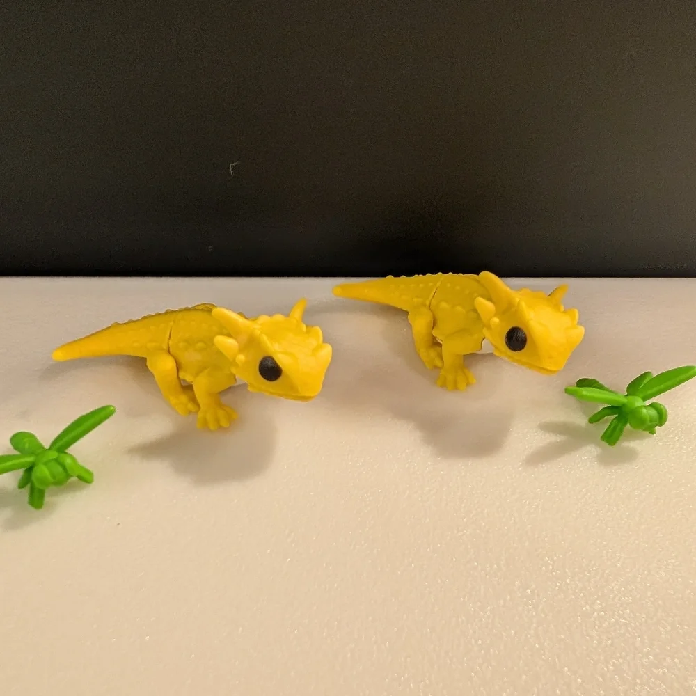 Gumi Yum~~~Yellow Reptile Toy with Green Insect